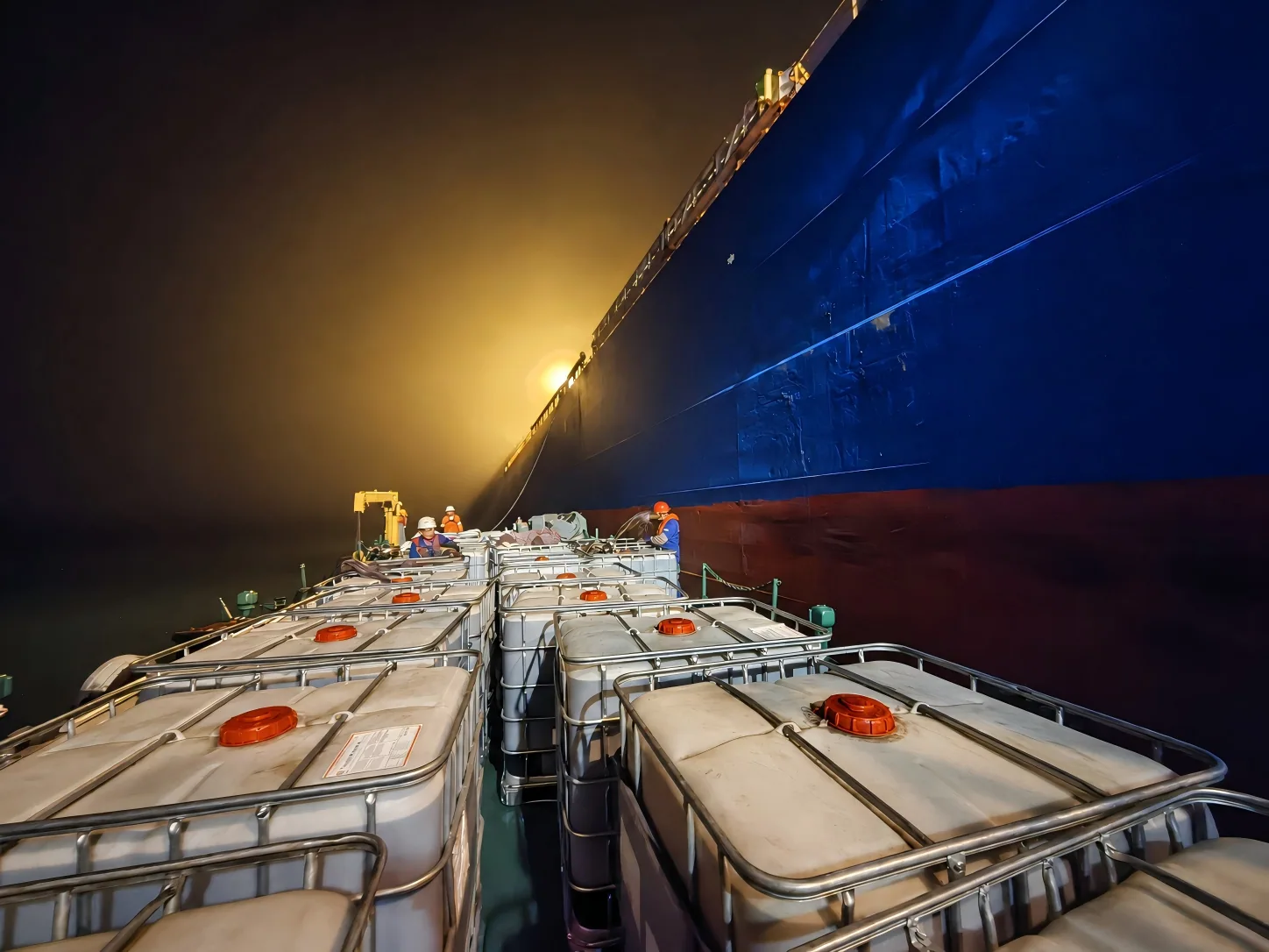 Vessel-side IBC positioning for controlled transfer